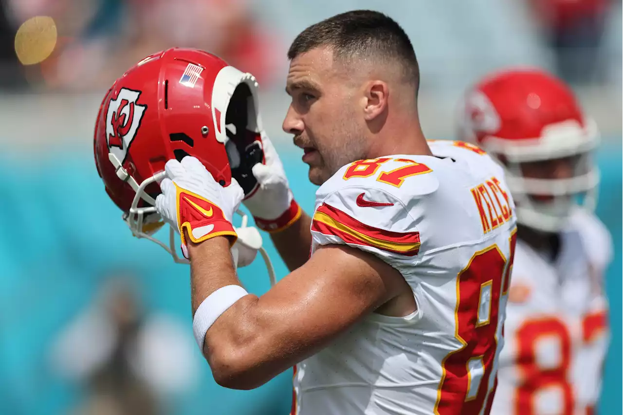 Travis Kelce has apparently invited Taylor Swift to watch him play