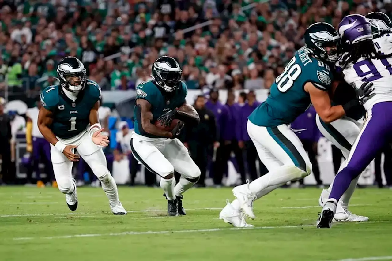 How D’Andre Swift and the Eagles’ run game saved the Old Men and the D (and Jalen Hurts)