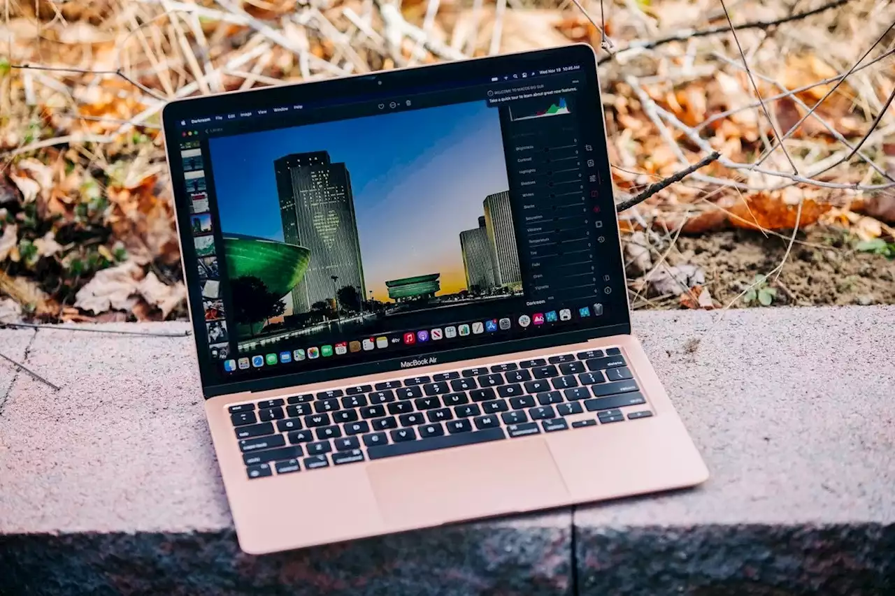 This is your last chance to save $250 on a MacBook Air at Amazon