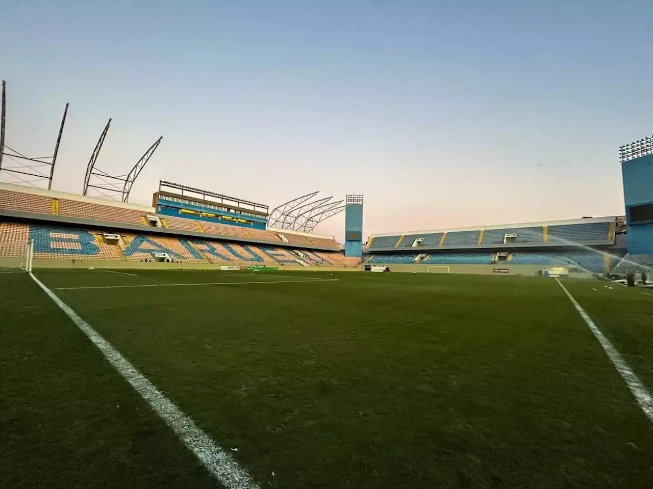 Palmeiras irá jogar o clássico contra o Santos na Arena Barueri