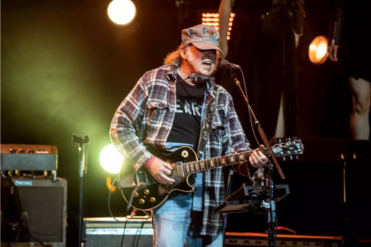 Neil Young Travels Back to 1973 at Transcendent 50th-Anniversary Concert at the Roxy