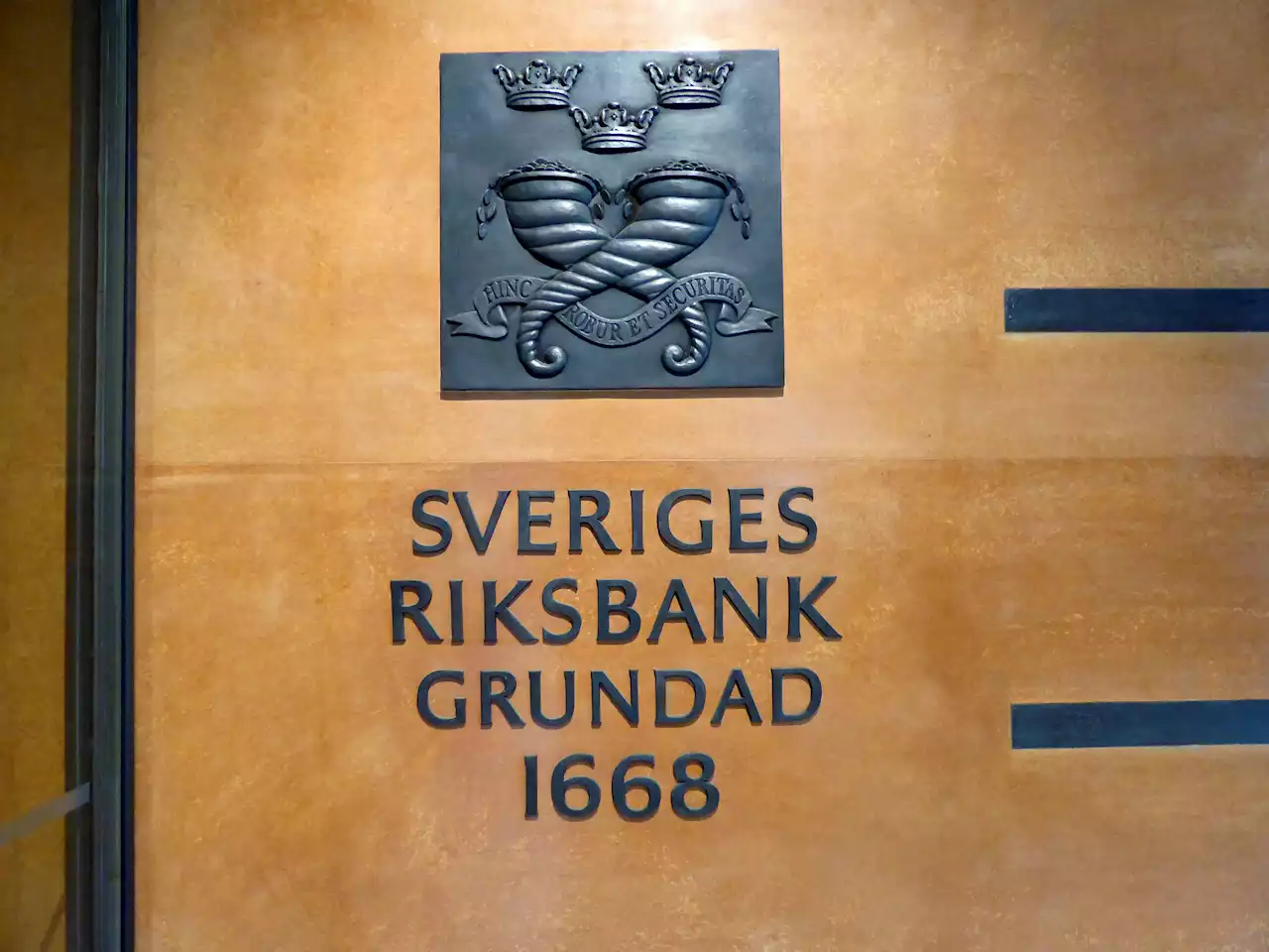 Swedish central bank hikes policy rate to 4.00% as expected