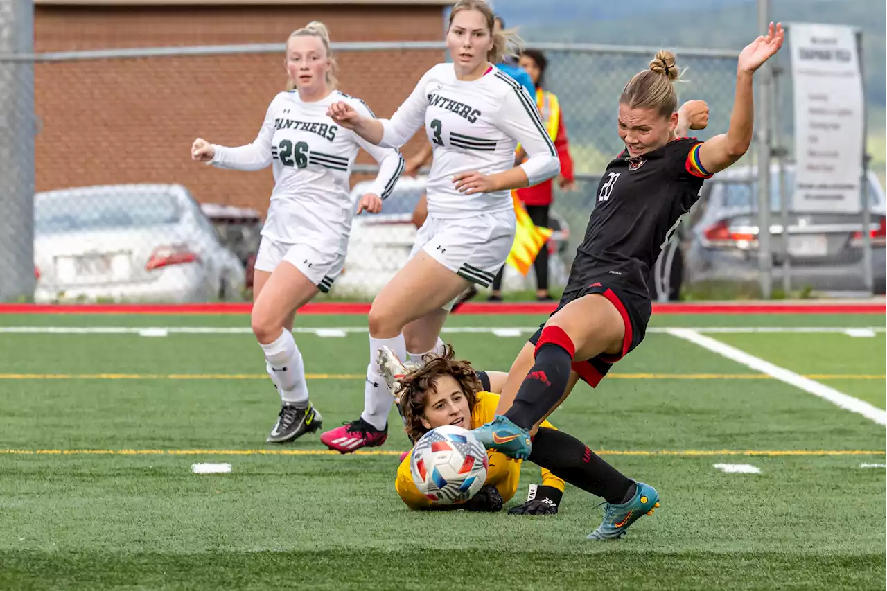 UNB sweeps UPEI Panthers in AUS soccer play in Fredericton