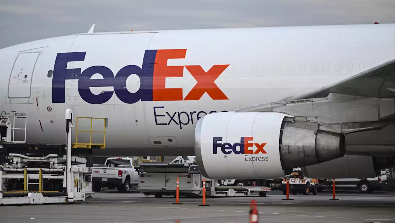 FedEx posts mixed Q1 results, tightens earnings forecast