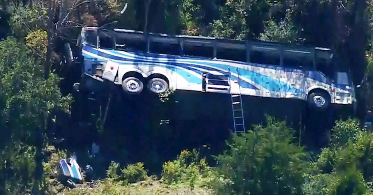 One dead after bus full of school students rolls in US