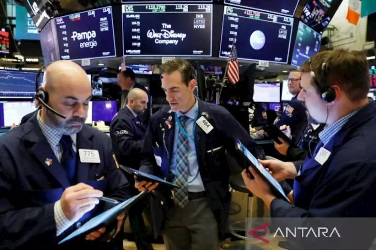 Wall Street ditutup di terendah sejak Juni karena kebijakan ketat Fed