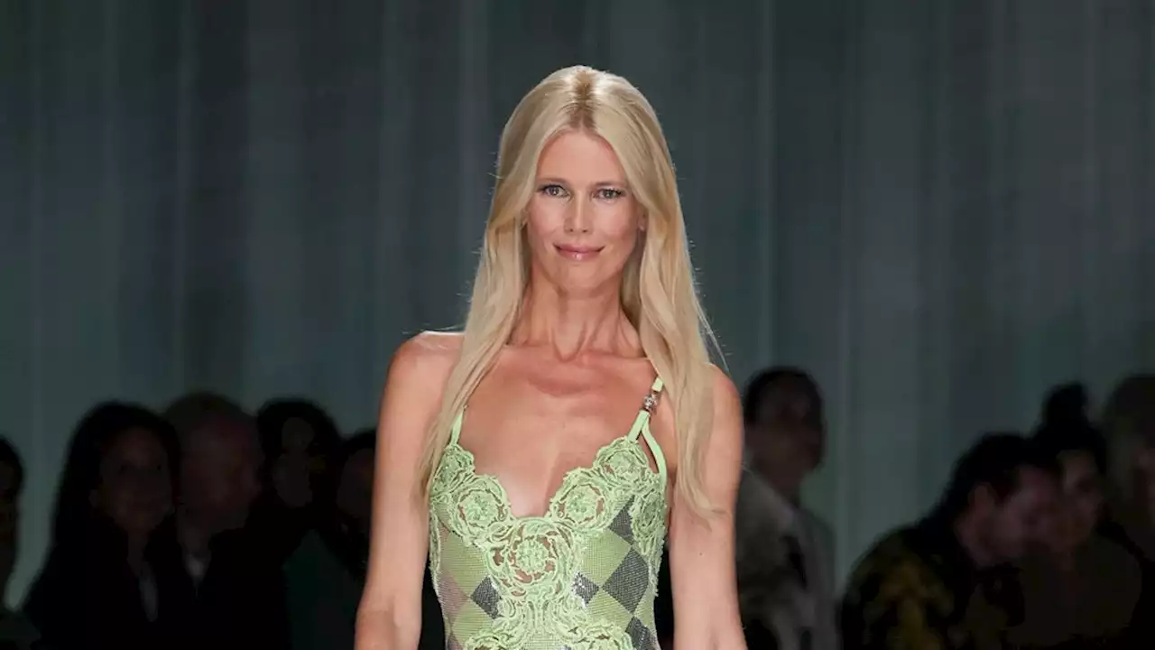 Claudia Schiffer Makes Her Return To The Runway With Versace