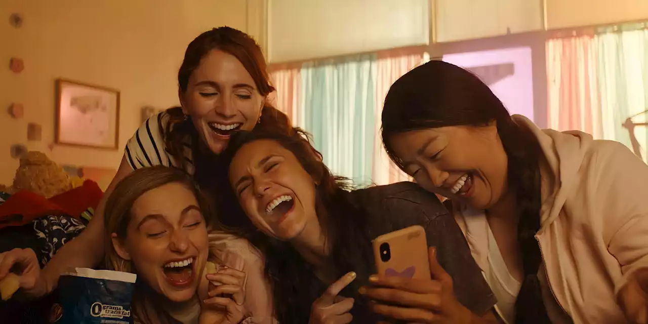 'Sick Girl' Trailer — Nina Dobrev Fakes It Til She Makes It