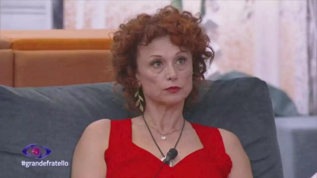 Grande Fratello, Beatrice Luzzi sotto accusa: 'Il suo modo di fare ci infastidisce' (VIDEO)