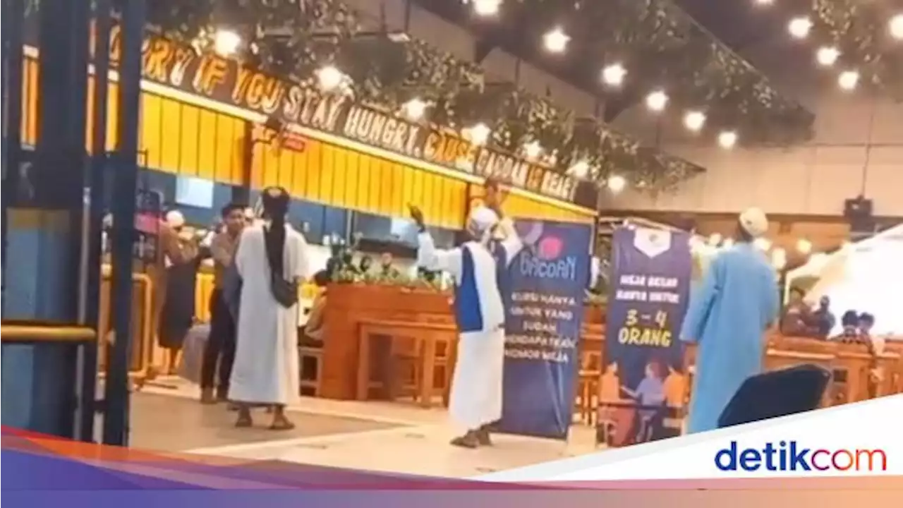 Viral Sekelompok Pria Bergamis Rukiah Mie Gacoan Pamekasan