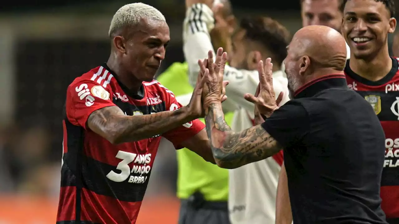 Único 'legado' de Sampaoli no Flamengo superou 'corte' e viu Barcelona em 'modo espera' até 1ª final como titular absoluto