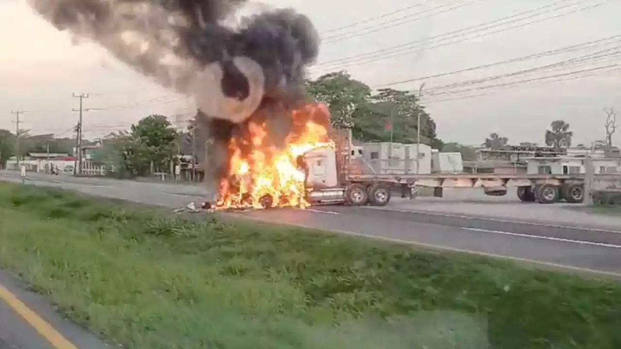 Bloqueos, quema de vehículos y caos: así amanece Tabasco este viernes