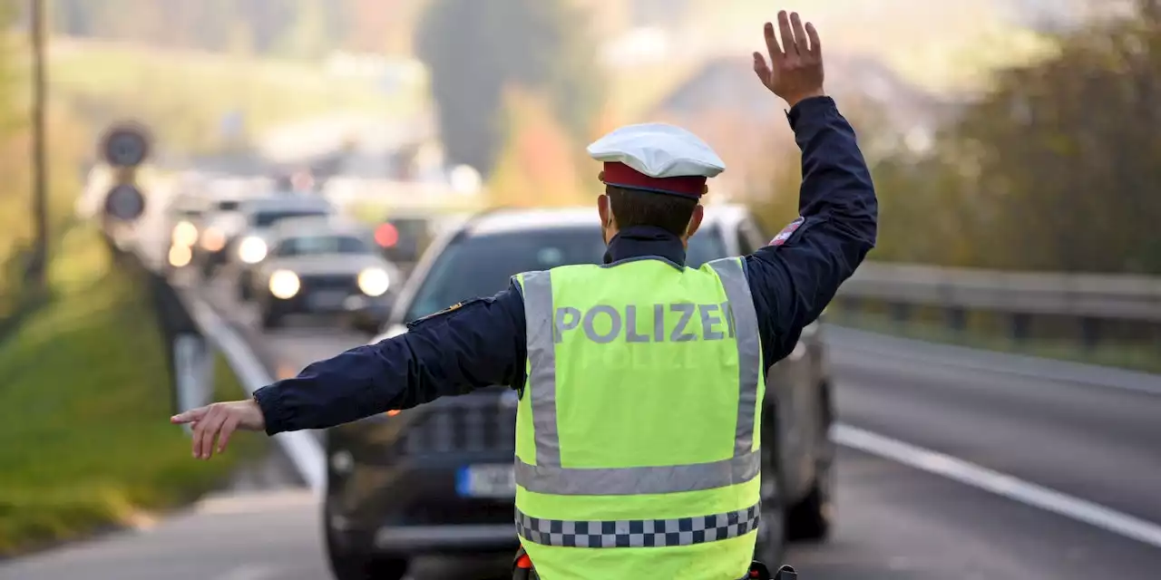 Polizei kann nicht glauben, was sie in Pkw alles findet