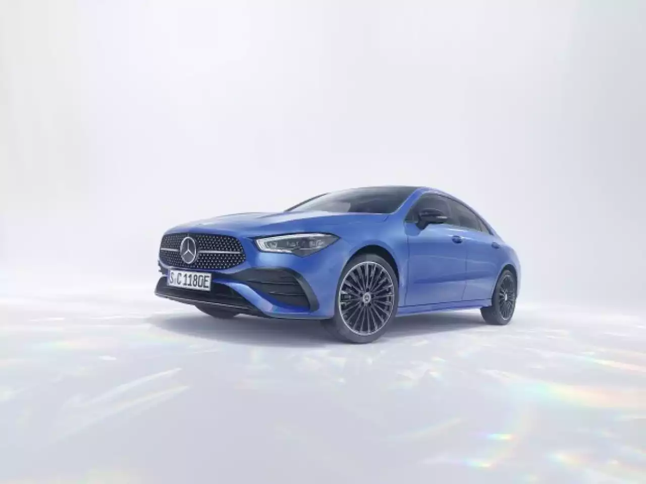 Mercedes-Benz, prova della CLA 250e da Milano al Salone Nautico di Genova