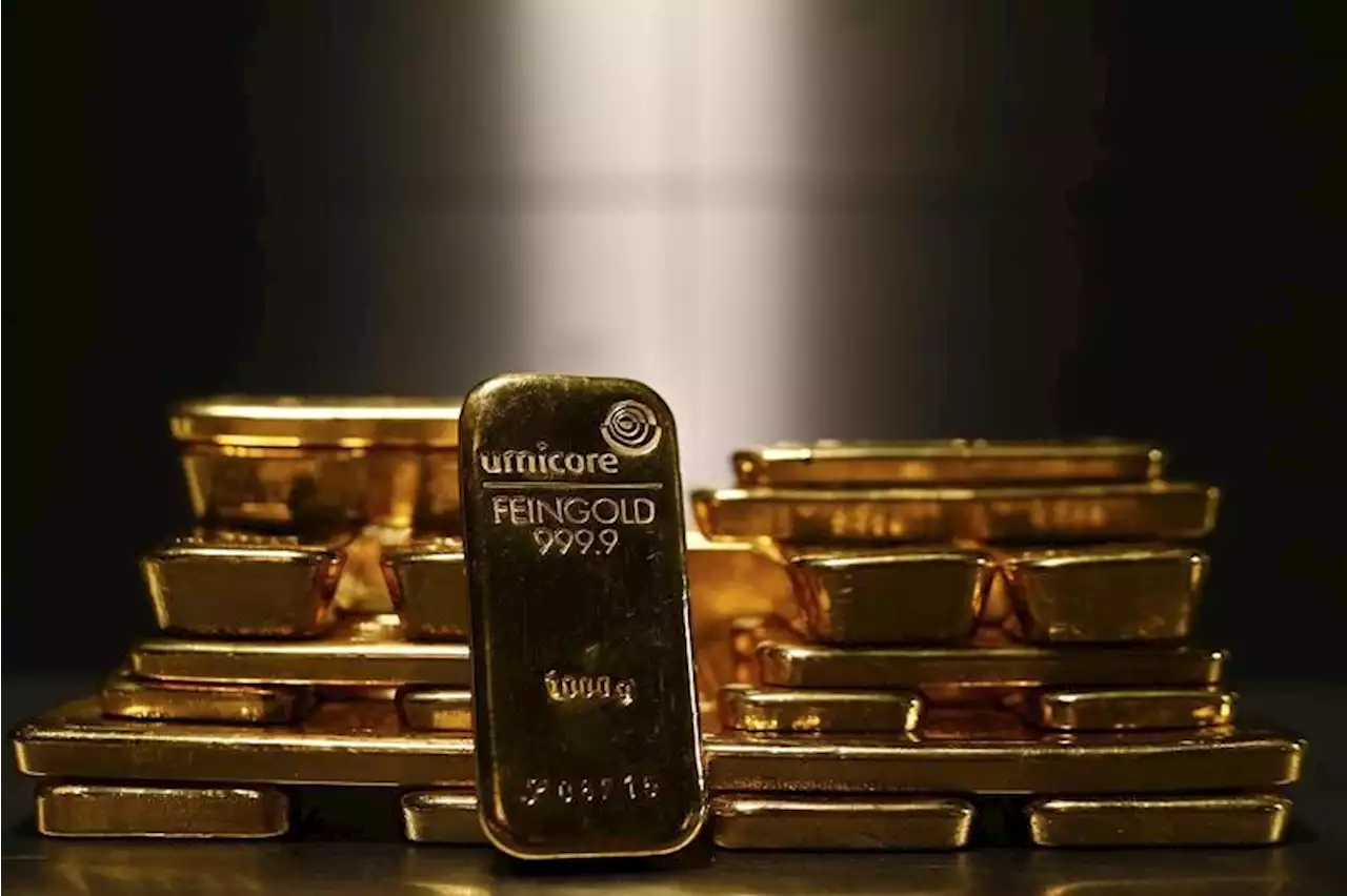Gold ends week little changed, clinging to mid $1,900, despite hawkish Fed By Investing.com