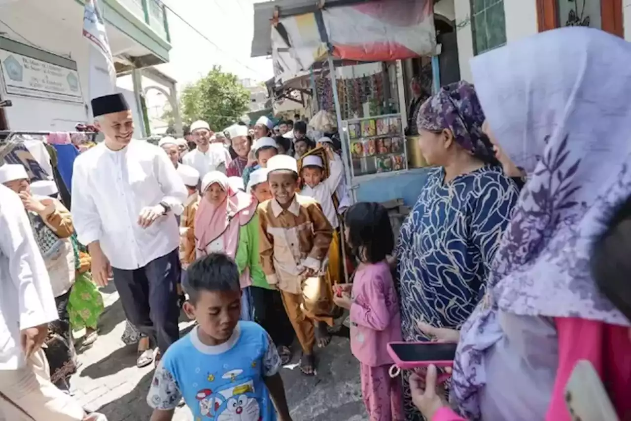 Silaturahmi ke Ponpes Roudhotul Muta'allimin Surabaya, Ganjar Dinilai Merakyat dan Humble