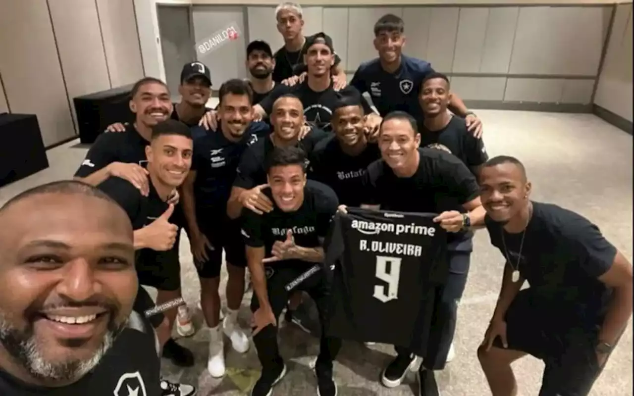 Jogadores do Botafogo participam de culto com o ex-atacante Ricardo Oliveira | Botafogo