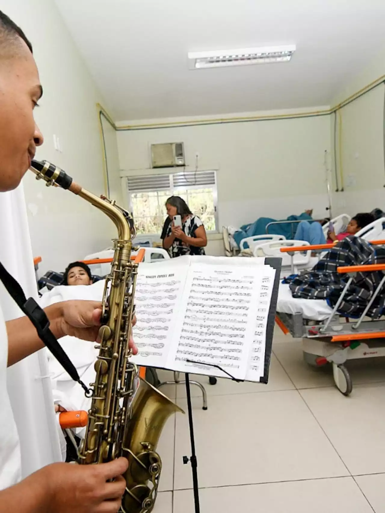 Saúde de Nova Iguaçu usa musicoterapia nas unidades hospitalares do município | Nova Iguaçu