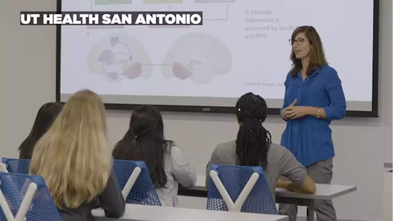 UTSA, UT Health San Antonio medical students learning how to use artificial intelligence