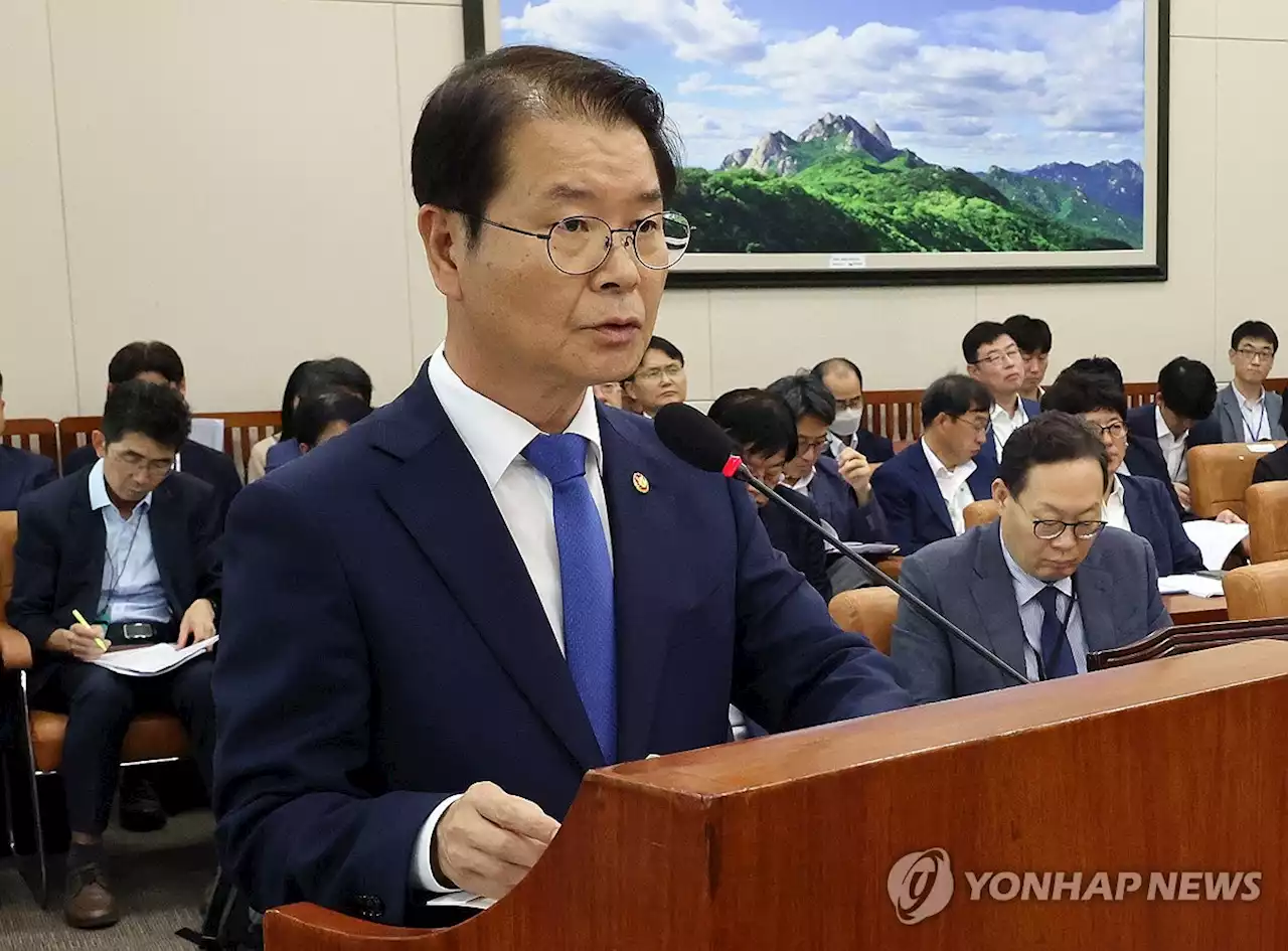 [단독] 고용부, 6쪽 자료로 ‘文정부 보고서’ 정면반박...“통계조작 물타기”