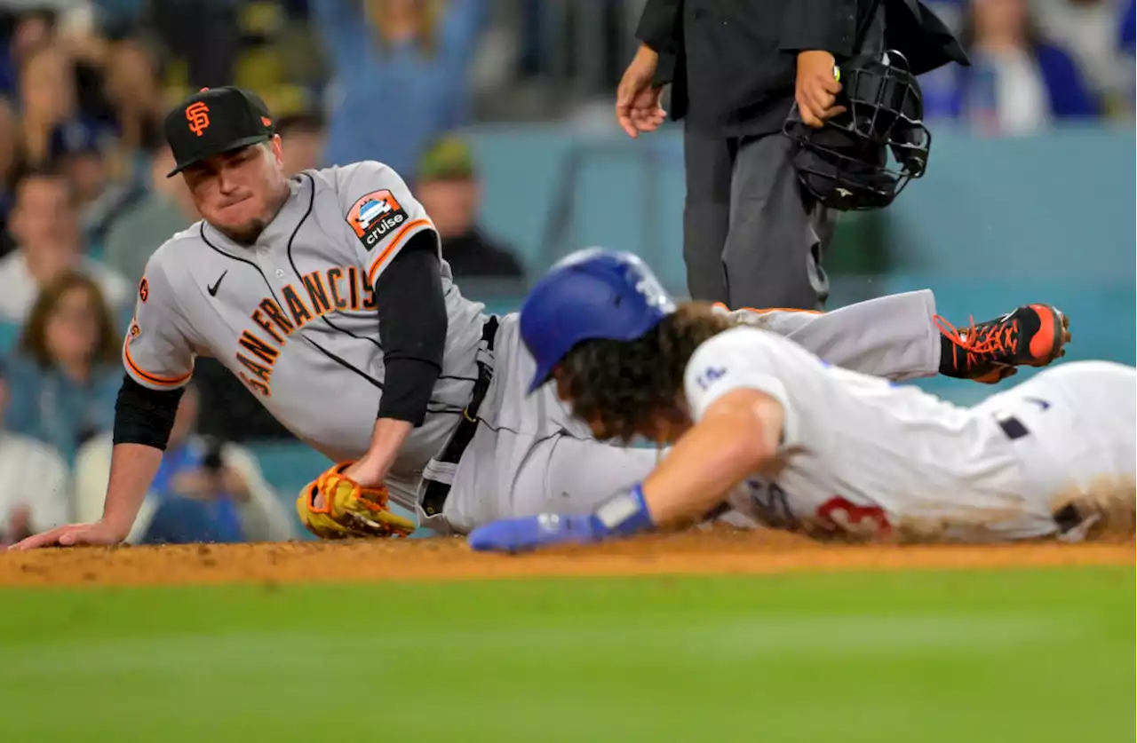 Dodgers capitalize on Giants' physical and mental blunders to win 7-2