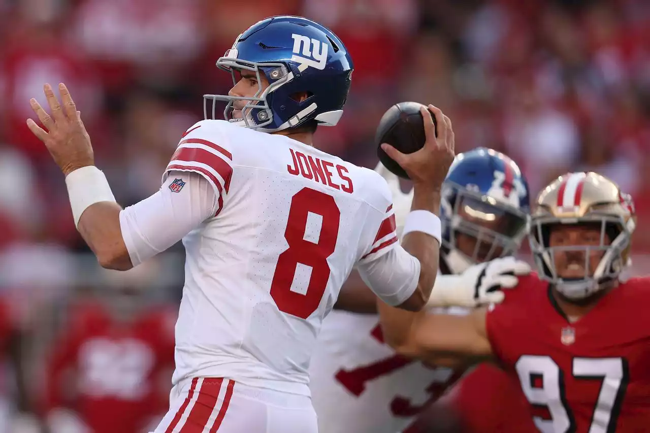 Giants’ Daniel Jones takes pot shots from two-faced Niners over his salary