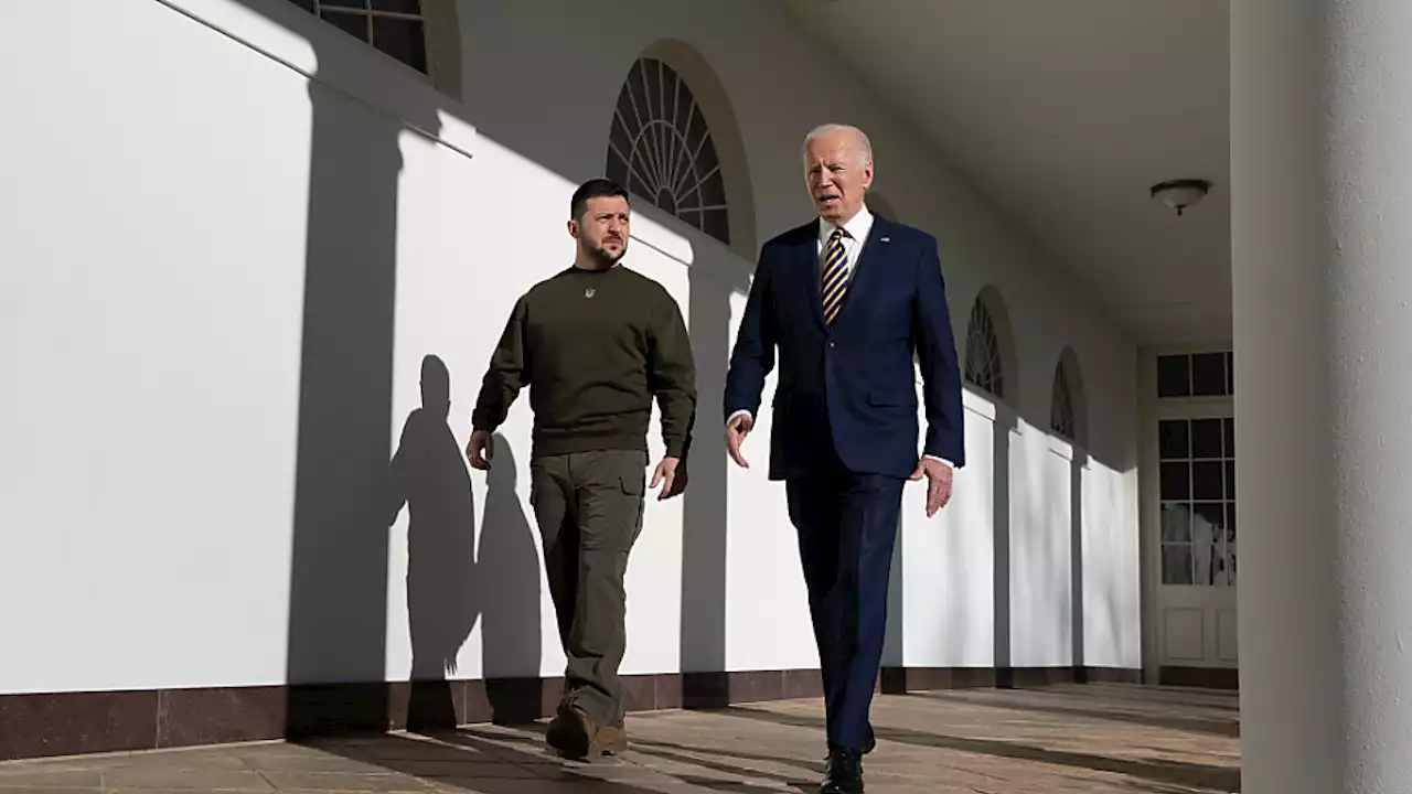 Biden sagt Selenskyj weitere Hilfe zu