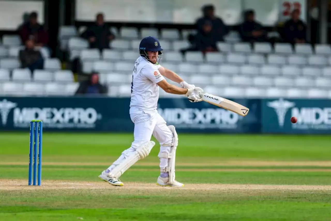 Surrey close on title as rivals Essex beaten by Liam Dawson-inspired Hampshire