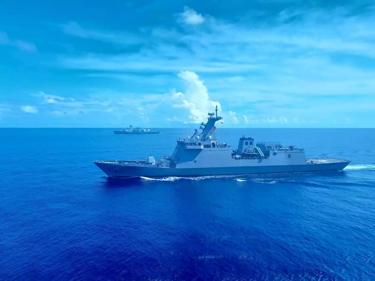 WATCH: Philippine, Canadian Navy ships hold joint sail in West Philippine Sea