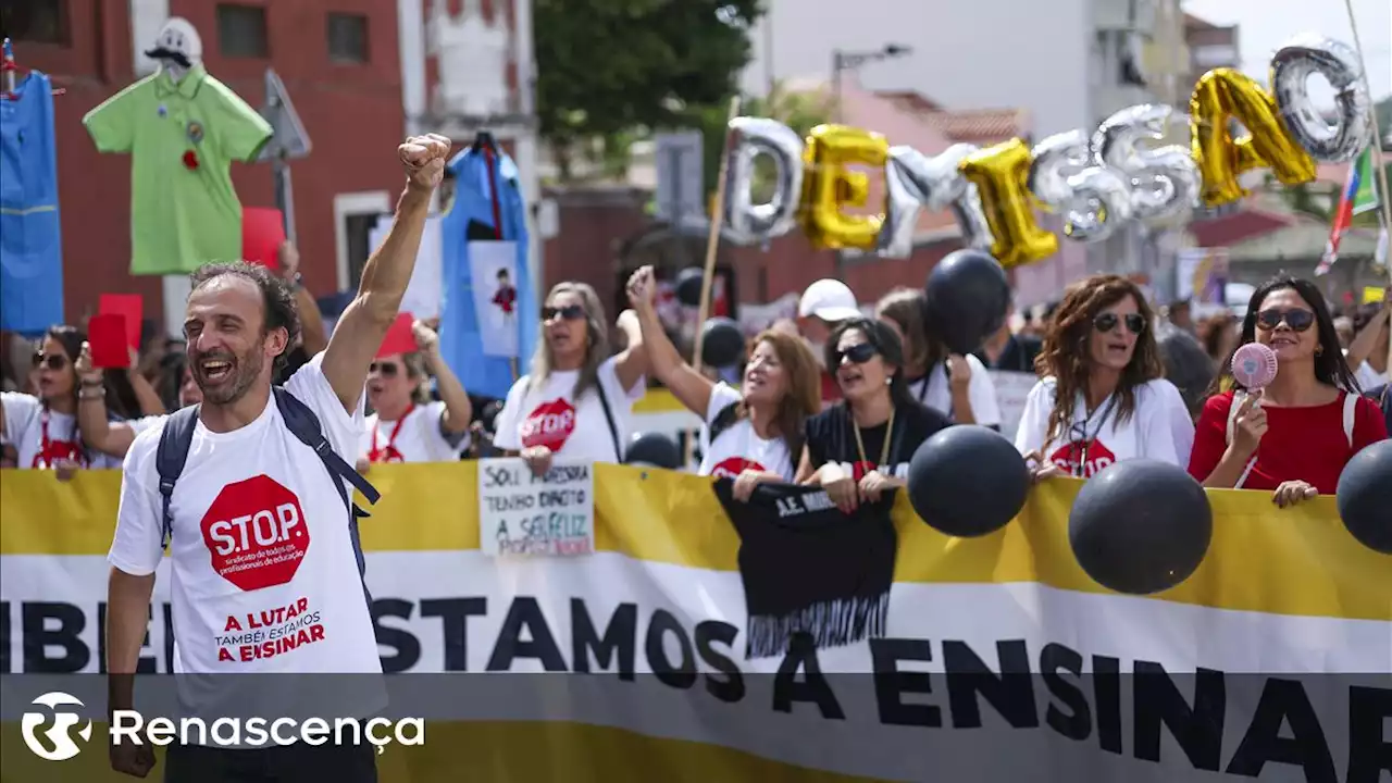 Centenas de professores marcham em Lisboa em protesto pela escola pública