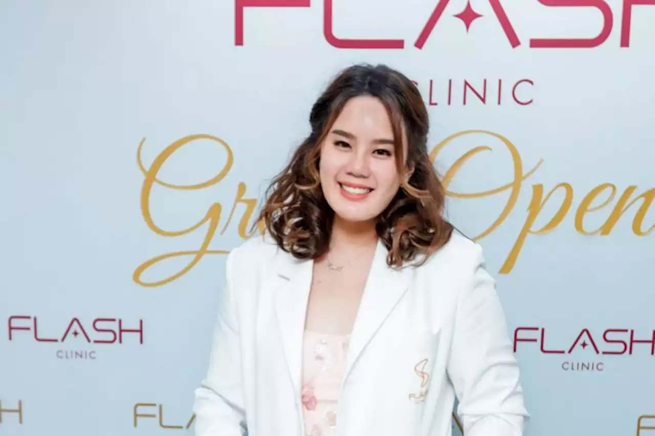 FLASH Clinic [แฟลช คลินิก] เจาะกลุ่มคนเจนใหม่ นำเสนอแนวคิด Flash Your Beauty. Flash Your Confidence. ดูดีมั่นใจในแบบตัวเอง