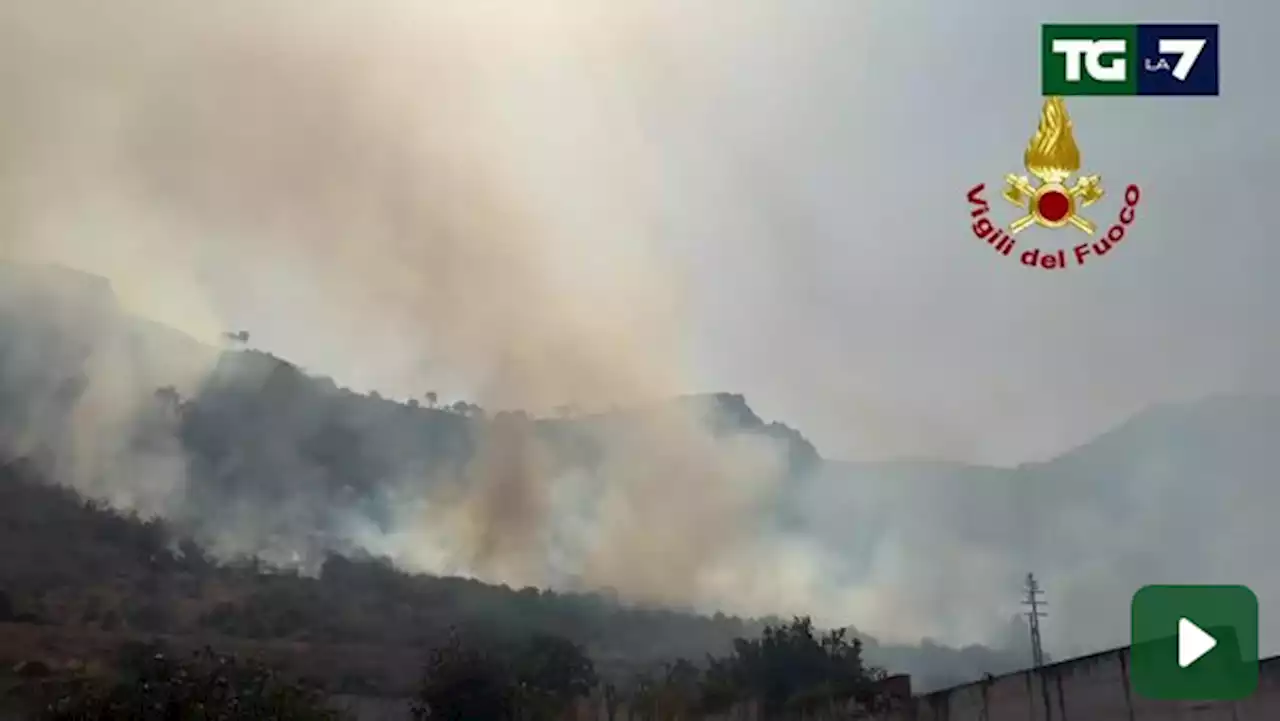 Incendi a Palermo, evacuato un edificio dell'università