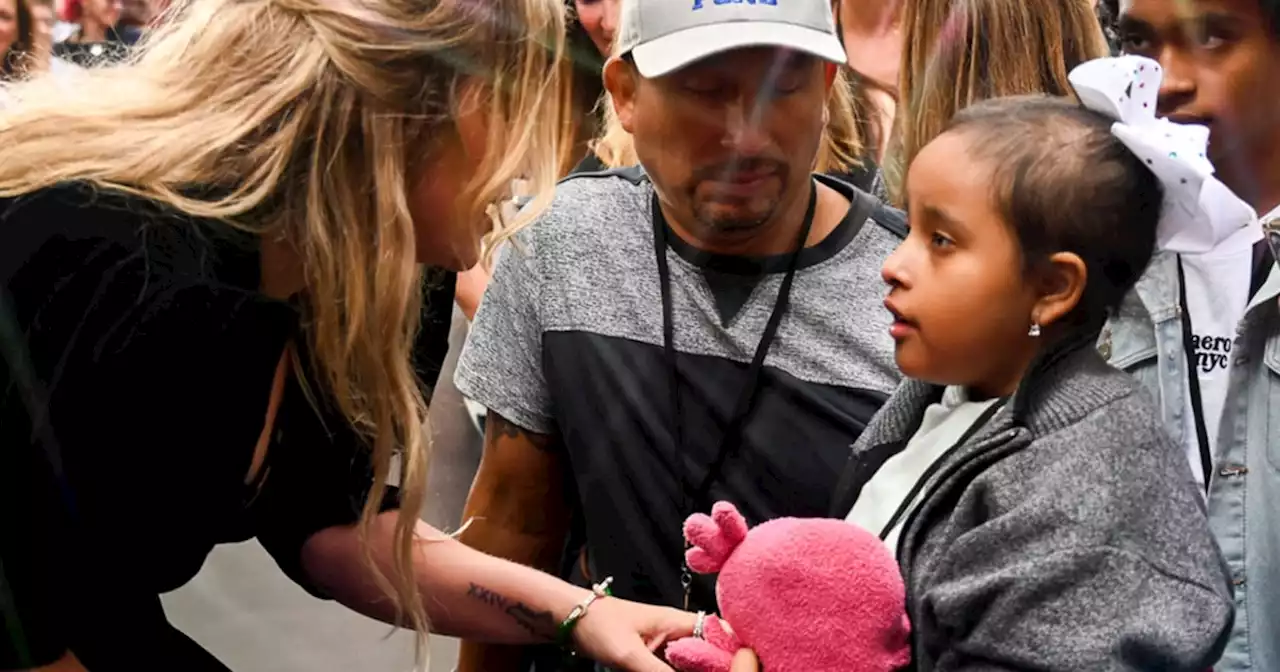 Kelly Clarkson comforts young fan with cancer on the TODAY plaza: 'You are not alone'