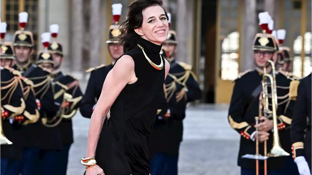 Charlotte Gainsbourg, Hugh Grant, Mick Jagger... Los invitados a la cena de gala con Carlos III y Camilla en Versalles