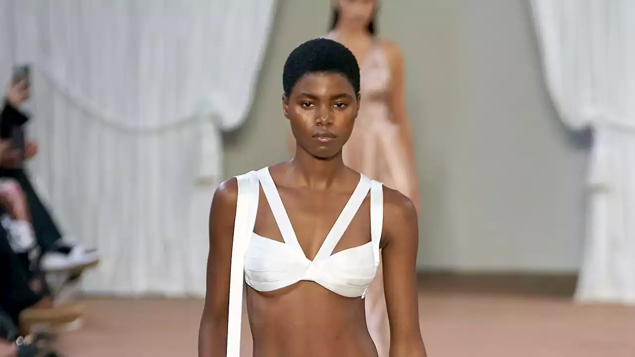 5 datos sobre el desfile de Alberta Ferretti Primavera-Verano 2024