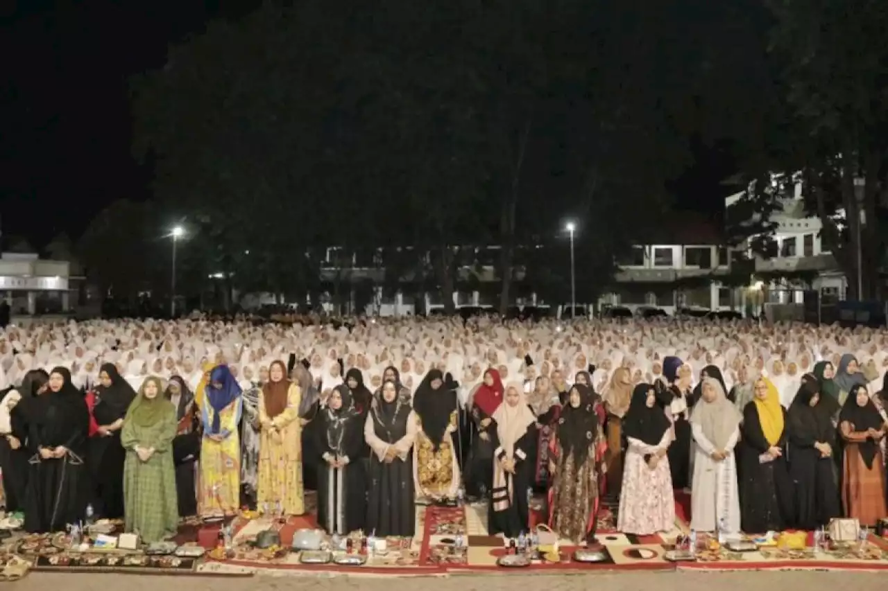 Ribuan santriwati Jatim deklarasikan Rebana 08 dukung Prabowo