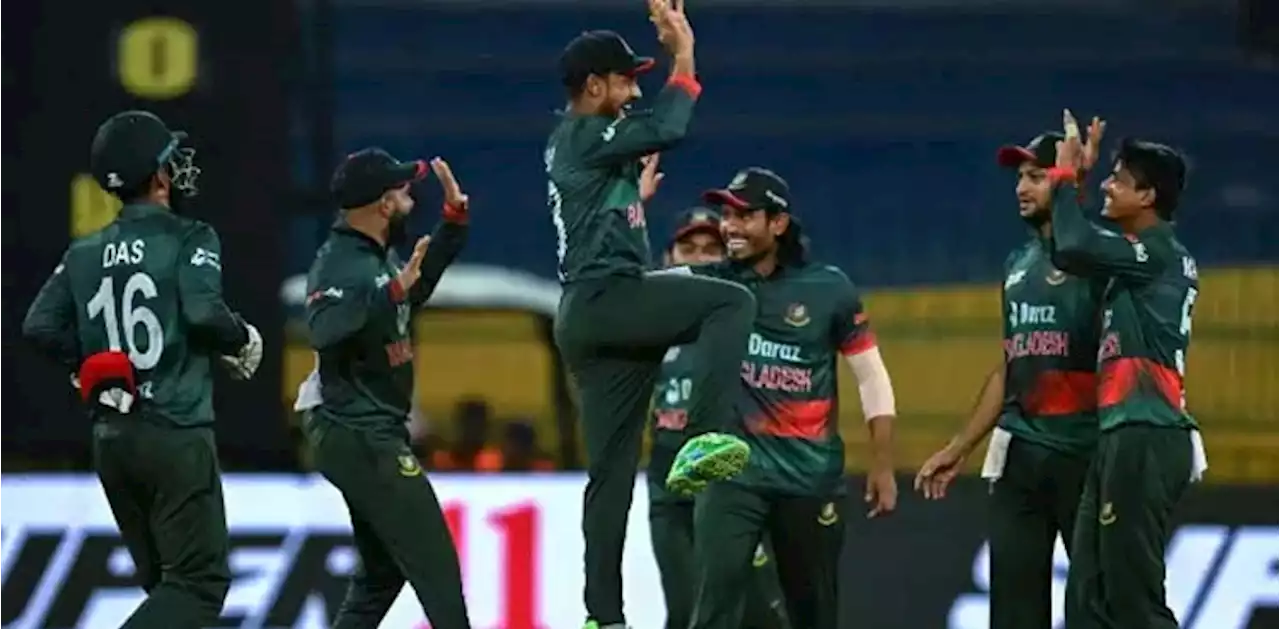 بنگلہ دیش اور نیوزی لینڈ کے میچ میں امپائر گنتی بھول گئے