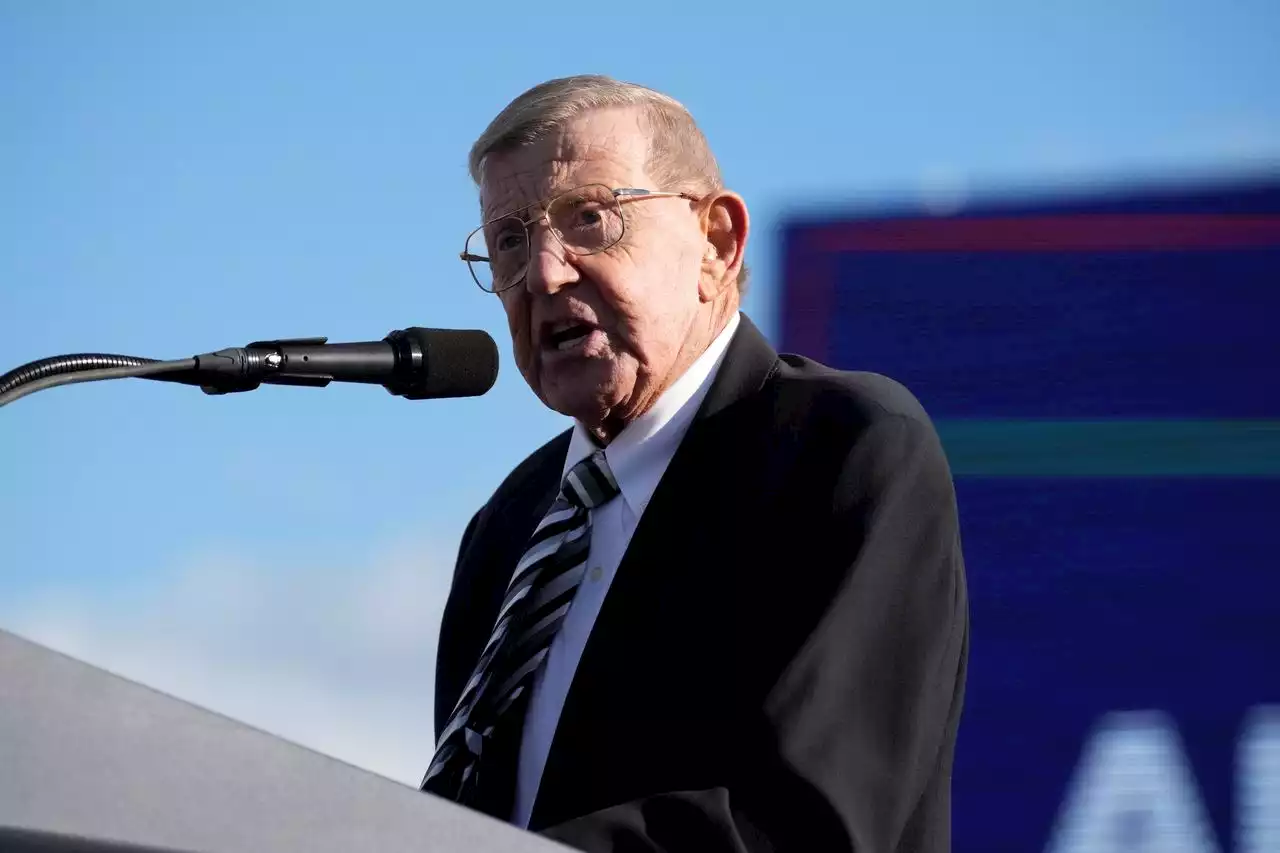 Lou Holtz calls out Ryan Day, Ohio State football’s toughness; calls Notre Dame ‘a better team’