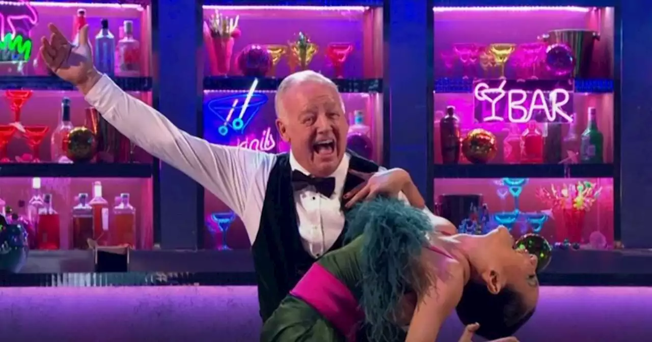 Strictly fans say 'ouch' as nasty injury spotted after Les' dance