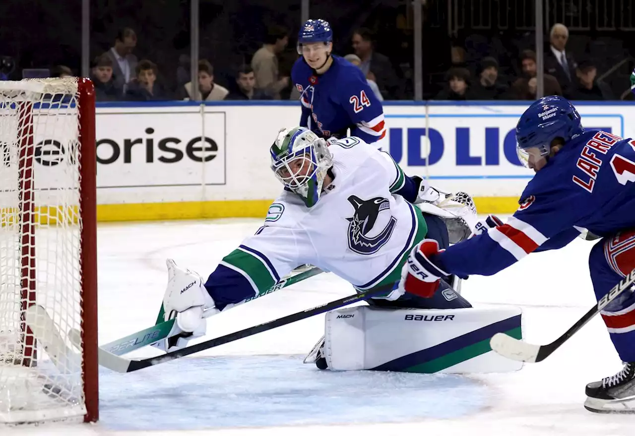 Martin wants to be Canucks backup goalie, but has competition with DeSmith’s arrival