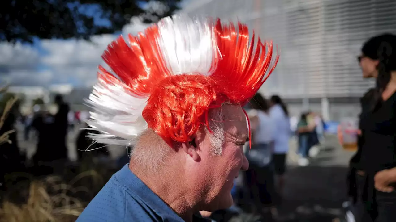 Rugby : ambiance aux abords du stade Pierre-Mauroy avant Angleterre-Chili