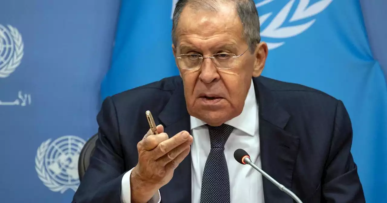 Les Occidentaux «combattent directement» la Russie en Ukraine, selon Lavrov