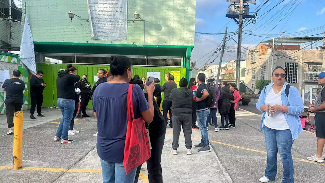 Escuela de CdMx padres protestan contra director y piden destitución