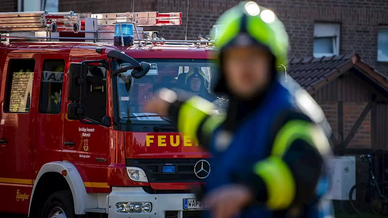 12 Verletzte bei Wohnungsbrand in Mehrfamilienhaus