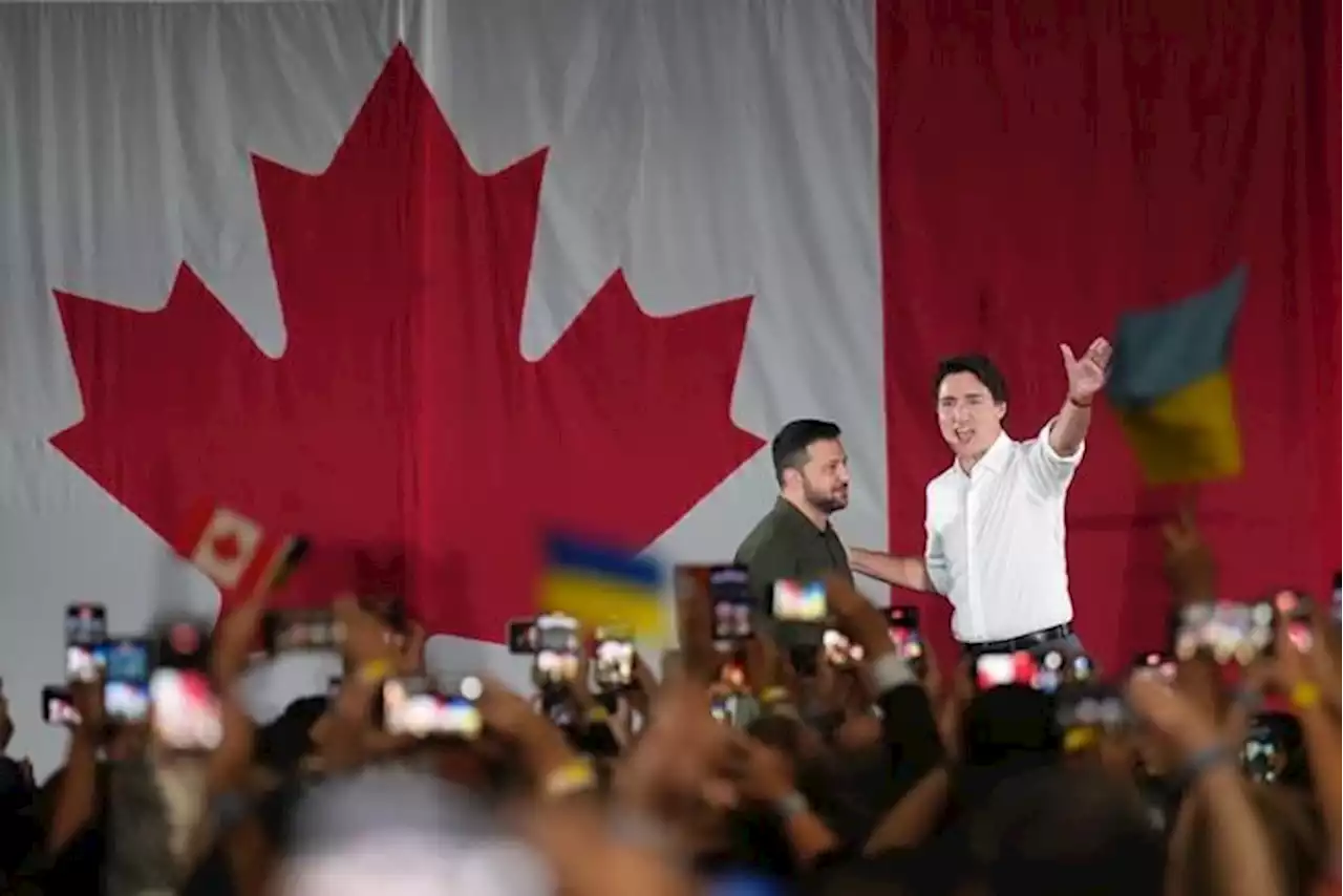 Zelenskyy, accompanied by Trudeau, greets cheering crowd of supporters in Toronto