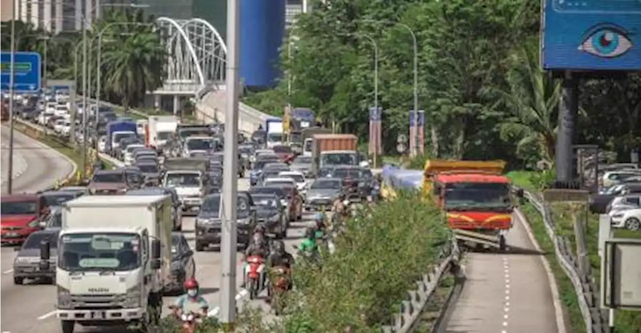 Tipper lorry operator’s association urge govt to update cargo weight limit guidelines