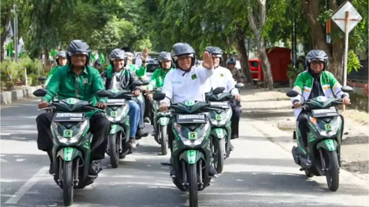 Momen Mardiono Keliling Banda Aceh Pakai Motor Bersama Kader PPP