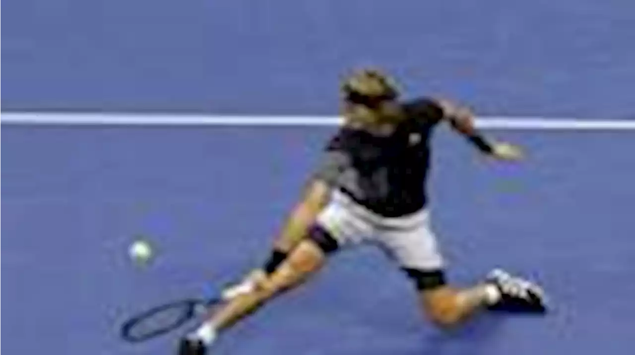 zverev müht sich ins viertelfinale von chengdu