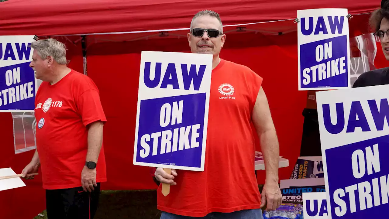 UAW, Hollywood strikes: Workers 'taking inspiration from each other,' SEIU president says