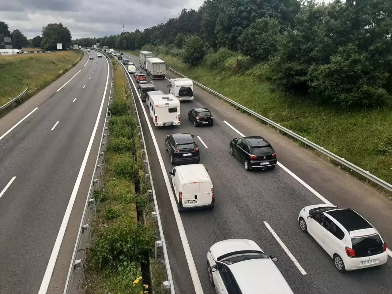 Accident sur l'A84 entre Rennes et Caen : l'autoroute fermée, 20 km de bouchons